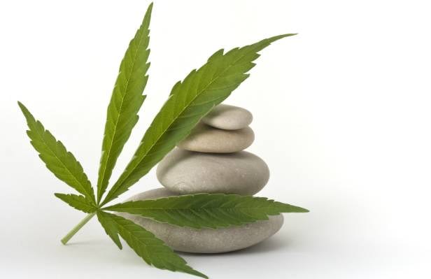 cannabis-and-smooth-stones