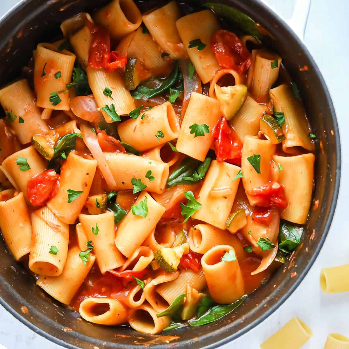 Vegan One Pot Pasta with Spinach and Tomatoes