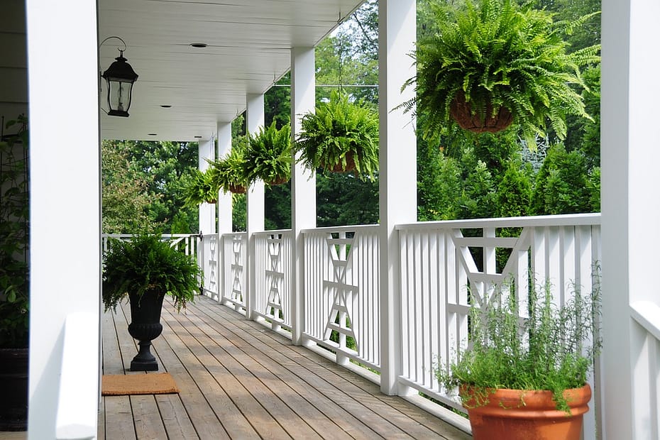 5 Ways To Instantly Cozy Up Your Front Porch